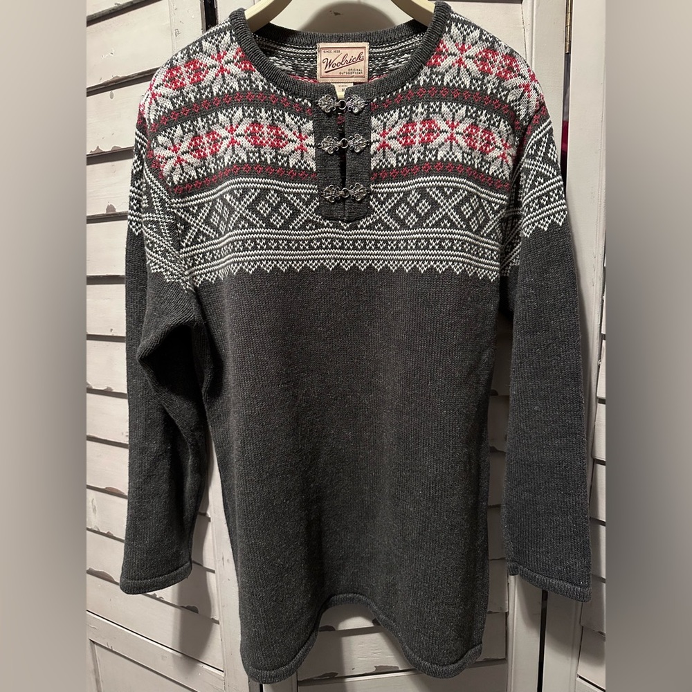 Woolrich sweater with metal clasps